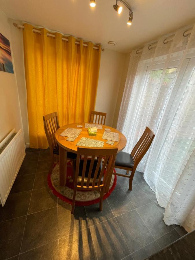 In Cardiff. Sleeps 6 Casa de Férias